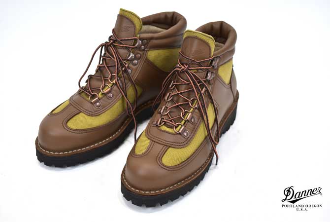 Danner  Feather Light Revival